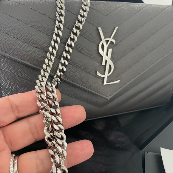 ❌SOLD❌YSL Large Grain de Poudre Wallet on Chain - Picture 2 of 12